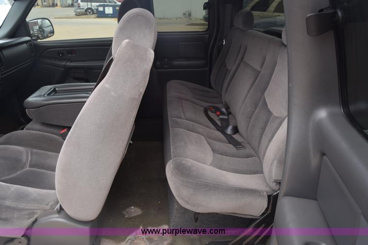 image for item CB9397 2004 GMC Sierra 1500 Ext. Cab pickup truck