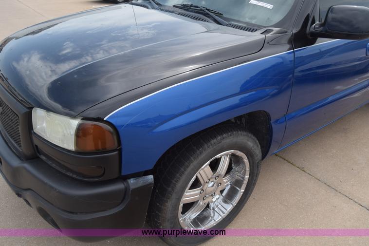 image for item CB9397 2004 GMC Sierra 1500 Ext. Cab pickup truck