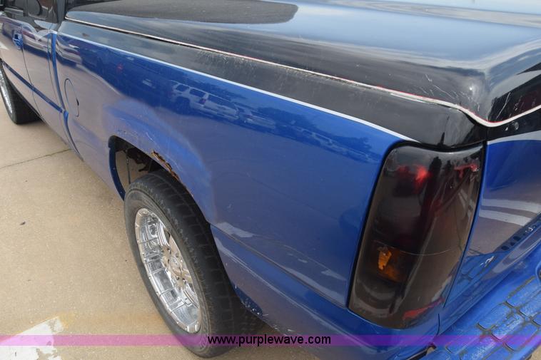 image for item CB9397 2004 GMC Sierra 1500 Ext. Cab pickup truck