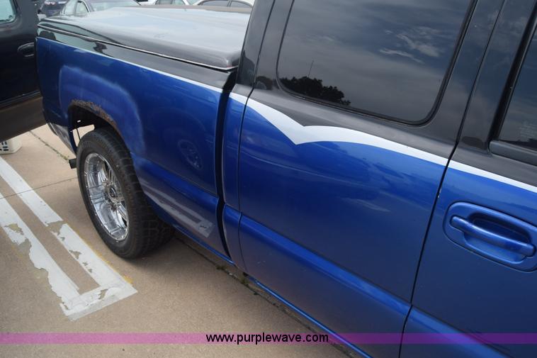 image for item CB9397 2004 GMC Sierra 1500 Ext. Cab pickup truck