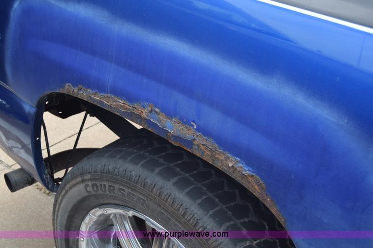 image for item CB9397 2004 GMC Sierra 1500 Ext. Cab pickup truck