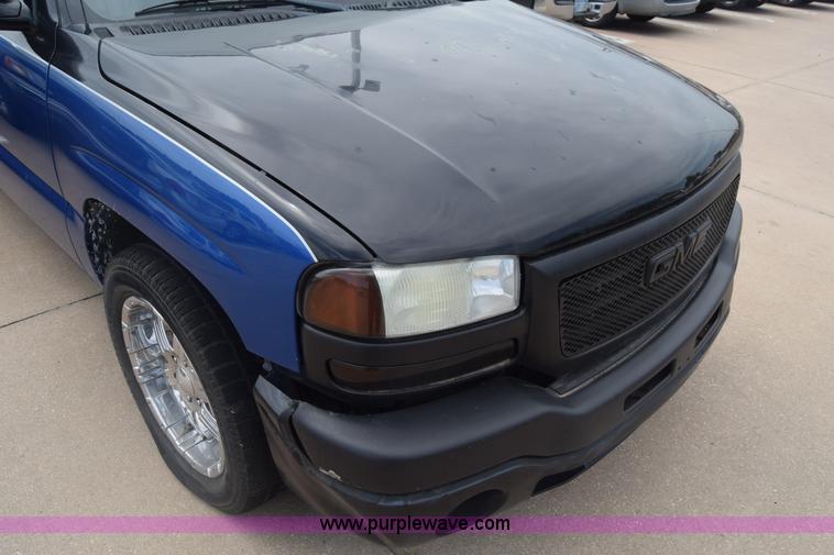 image for item CB9397 2004 GMC Sierra 1500 Ext. Cab pickup truck