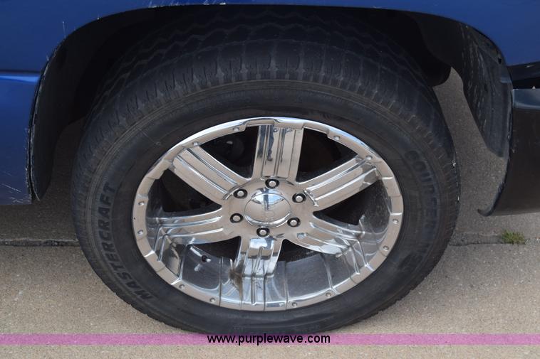 image for item CB9397 2004 GMC Sierra 1500 Ext. Cab pickup truck