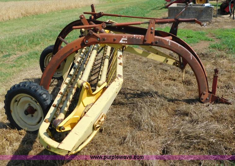image for item CD9281 New Holland 258 hay rake