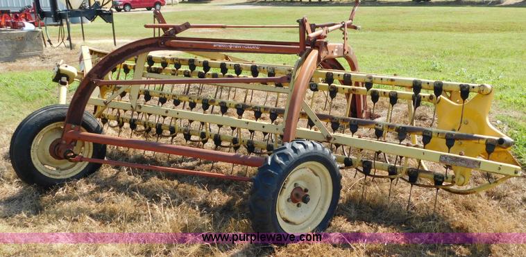 image for item CD9281 New Holland 258 hay rake