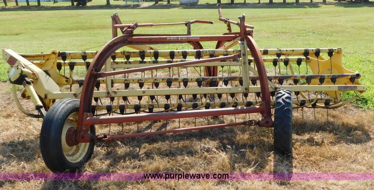 image for item CD9281 New Holland 258 hay rake
