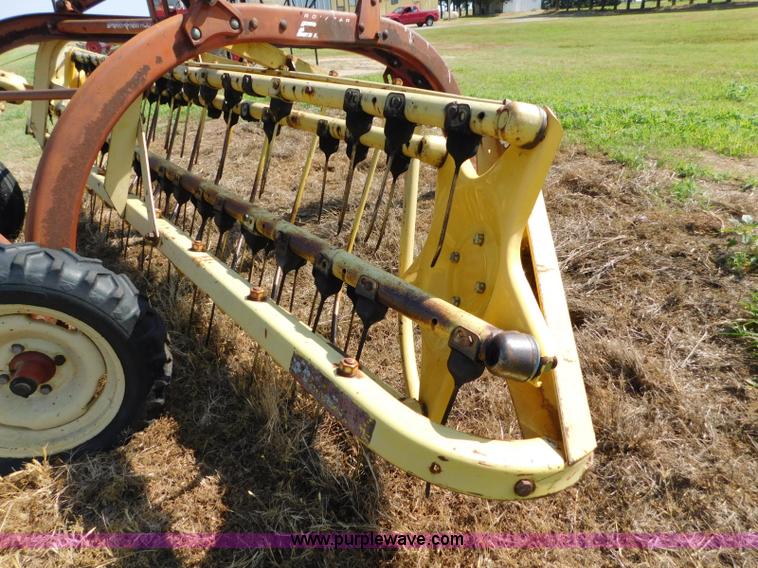 image for item CD9281 New Holland 258 hay rake
