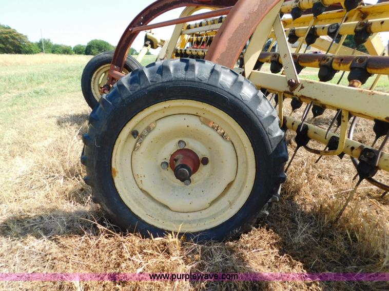 image for item CD9281 New Holland 258 hay rake