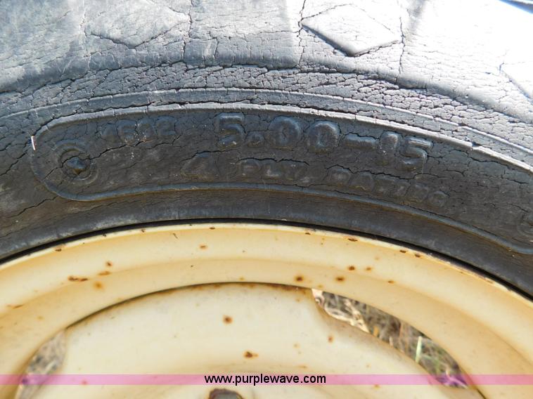 image for item CD9281 New Holland 258 hay rake