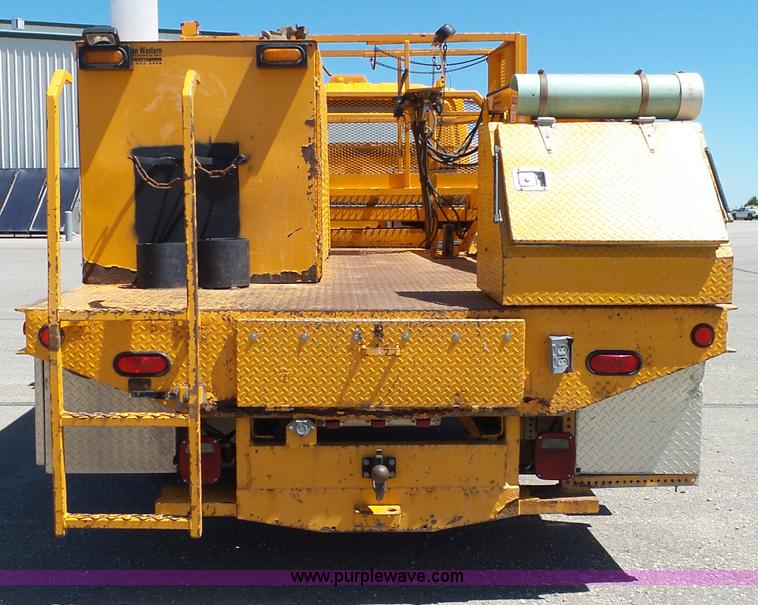 image for item J4062 2006 International 4200 sign truck