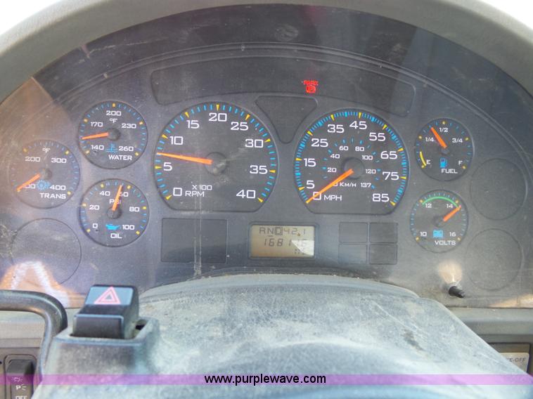 image for item J4062 2006 International 4200 sign truck