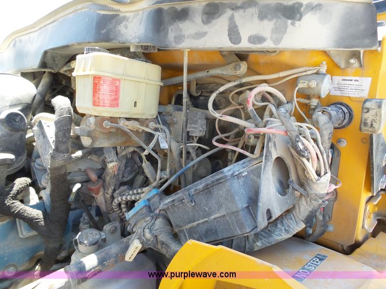 image for item J4062 2006 International 4200 sign truck