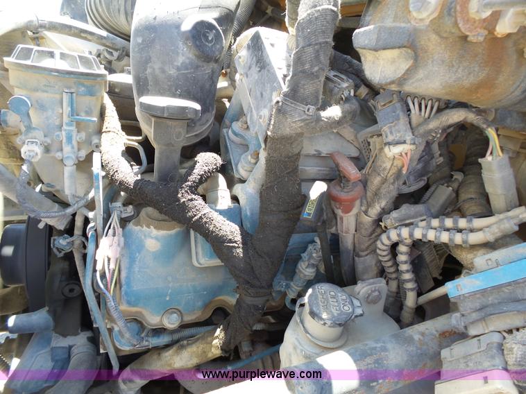 image for item J4062 2006 International 4200 sign truck