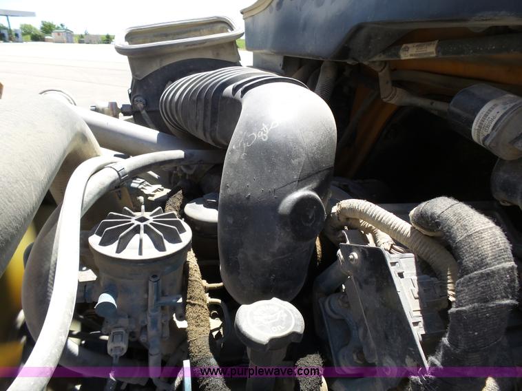 image for item J4062 2006 International 4200 sign truck