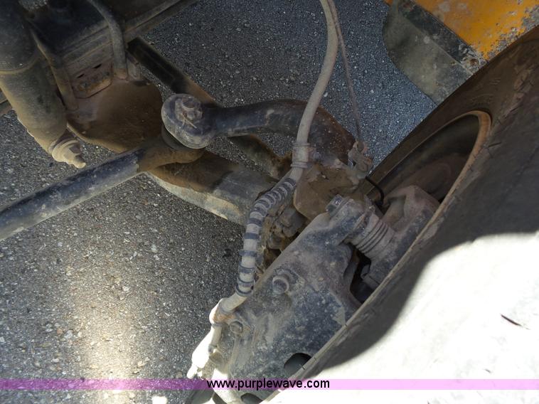 image for item J4062 2006 International 4200 sign truck