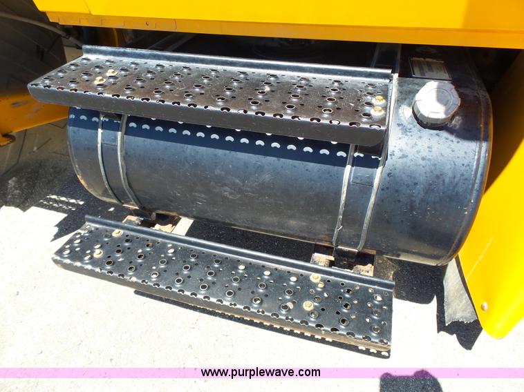 image for item J4062 2006 International 4200 sign truck