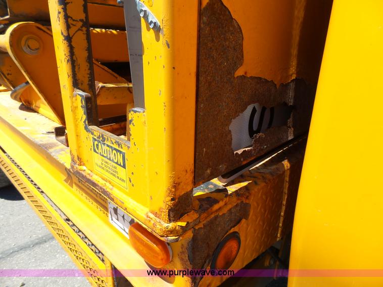 image for item J4062 2006 International 4200 sign truck