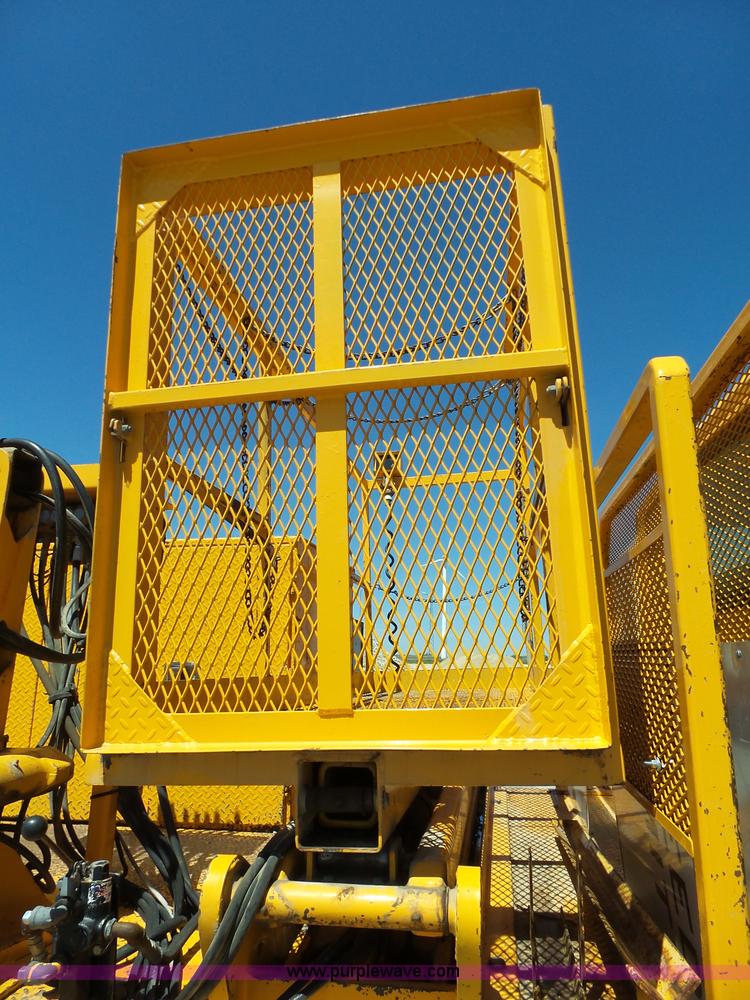 image for item J4062 2006 International 4200 sign truck