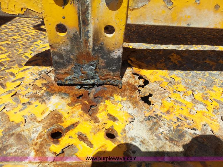 image for item J4062 2006 International 4200 sign truck