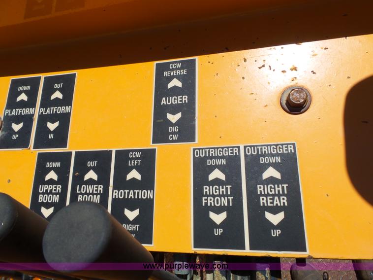 image for item J4062 2006 International 4200 sign truck