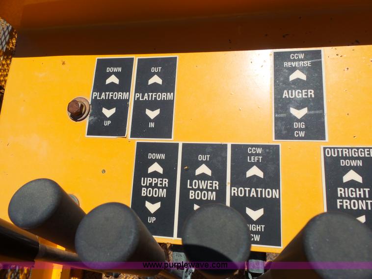 image for item J4062 2006 International 4200 sign truck