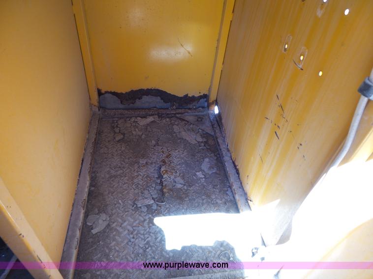 image for item J4062 2006 International 4200 sign truck