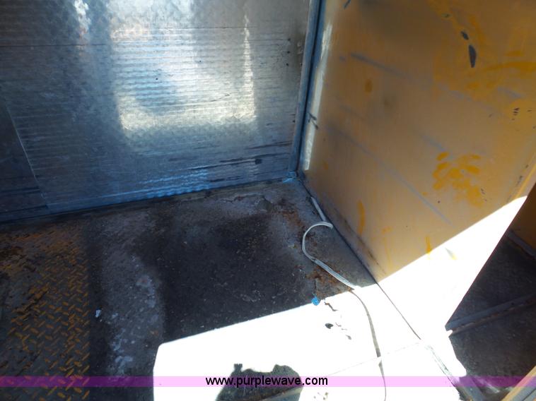 image for item J4062 2006 International 4200 sign truck