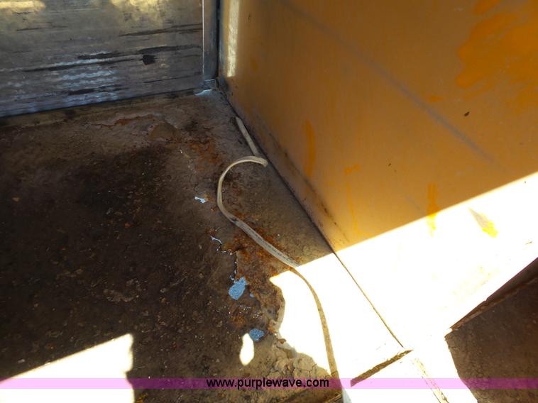 image for item J4062 2006 International 4200 sign truck