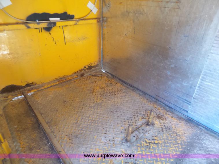 image for item J4062 2006 International 4200 sign truck