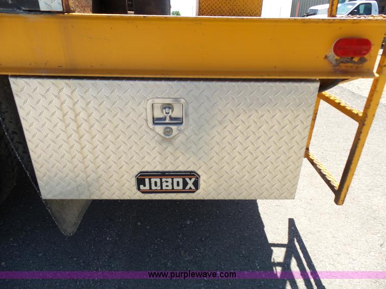 image for item J4062 2006 International 4200 sign truck