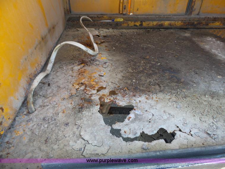 image for item J4062 2006 International 4200 sign truck