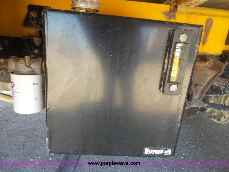 image for item J4062 2006 International 4200 sign truck