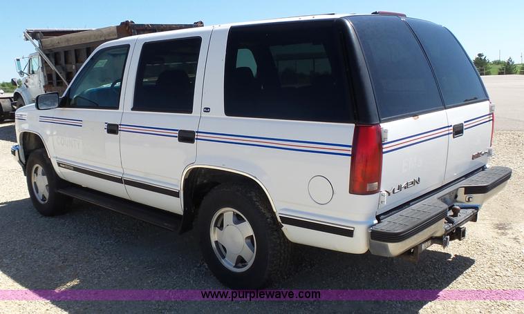 image for item J4064 1997 GMC Yukon SLE SUV