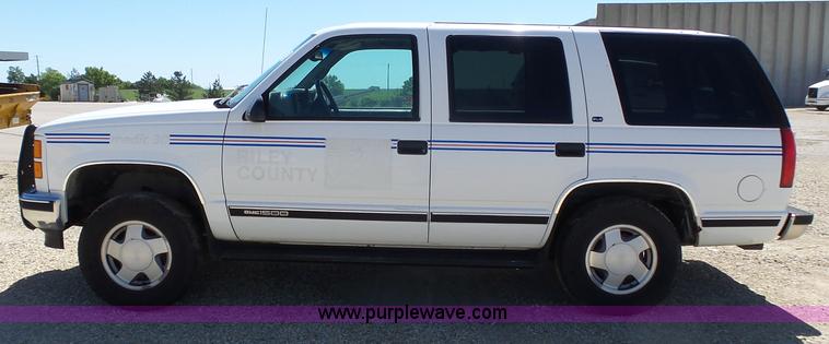 image for item J4064 1997 GMC Yukon SLE SUV