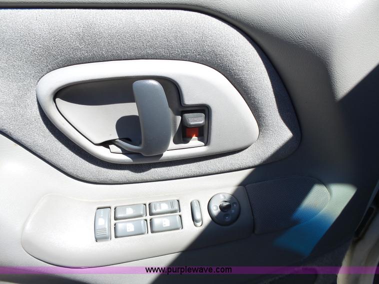 image for item J4064 1997 GMC Yukon SLE SUV