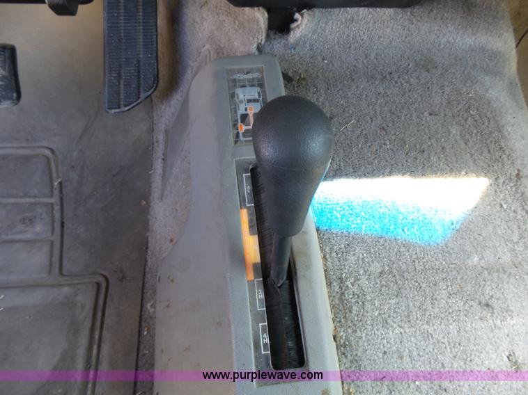 image for item J4064 1997 GMC Yukon SLE SUV