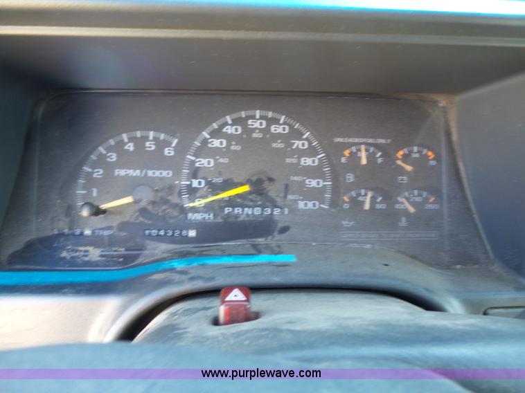 image for item J4064 1997 GMC Yukon SLE SUV