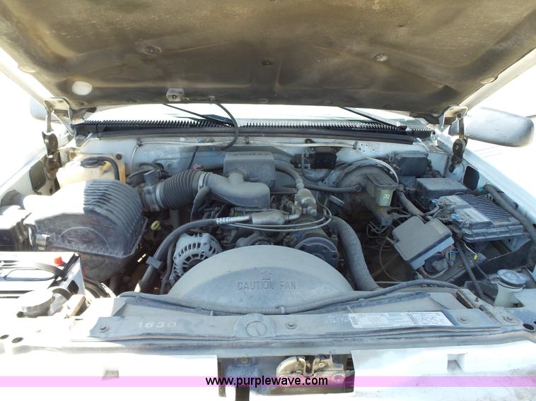 image for item J4064 1997 GMC Yukon SLE SUV