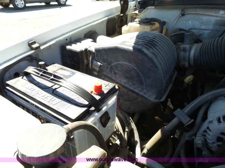 image for item J4064 1997 GMC Yukon SLE SUV