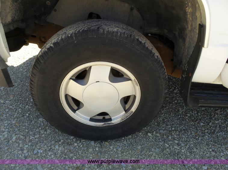 image for item J4064 1997 GMC Yukon SLE SUV