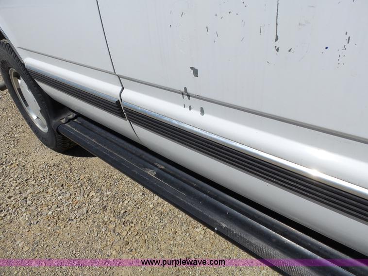 image for item J4064 1997 GMC Yukon SLE SUV