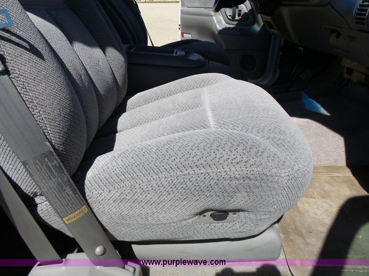 image for item J4064 1997 GMC Yukon SLE SUV