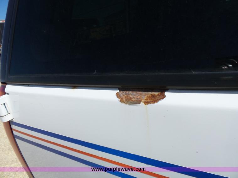 image for item J4064 1997 GMC Yukon SLE SUV