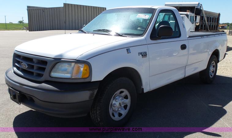 image for item J4065 2001 Ford F150 XL pickup truck