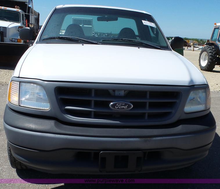 image for item J4065 2001 Ford F150 XL pickup truck