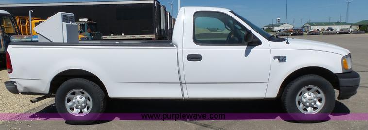 image for item J4065 2001 Ford F150 XL pickup truck