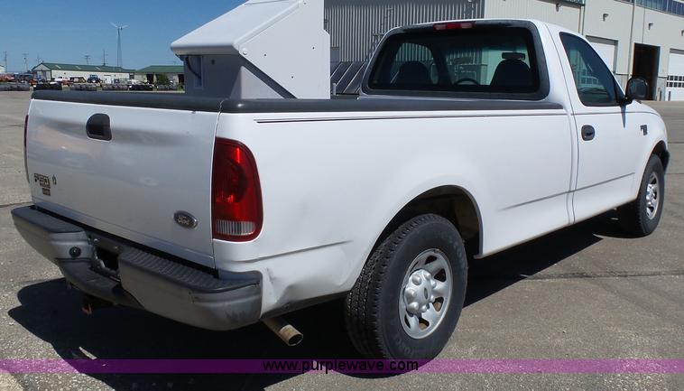 image for item J4065 2001 Ford F150 XL pickup truck