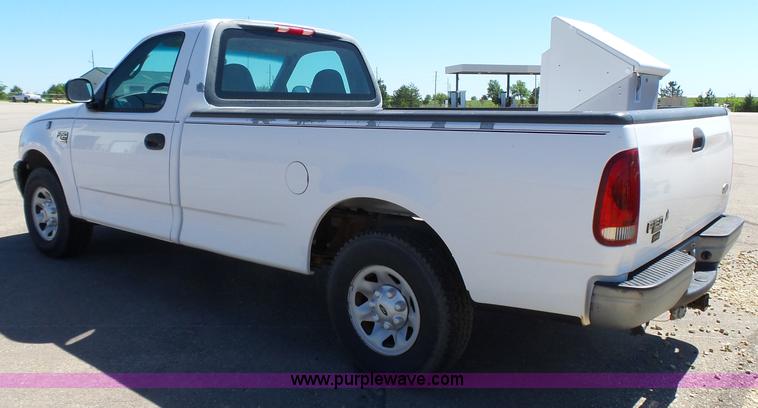 image for item J4065 2001 Ford F150 XL pickup truck