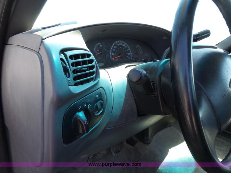 image for item J4065 2001 Ford F150 XL pickup truck