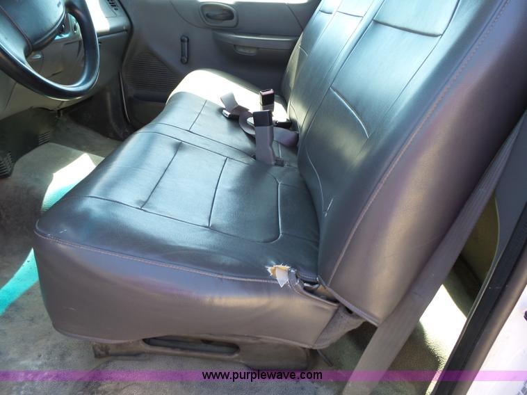 image for item J4065 2001 Ford F150 XL pickup truck